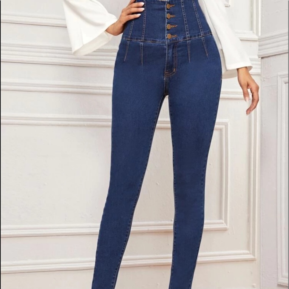 Cute high waisted jeans